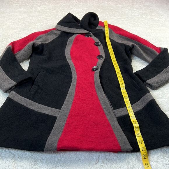 Carson felted wool abstract art red and black snap front coat, med - Picture 4 of 13